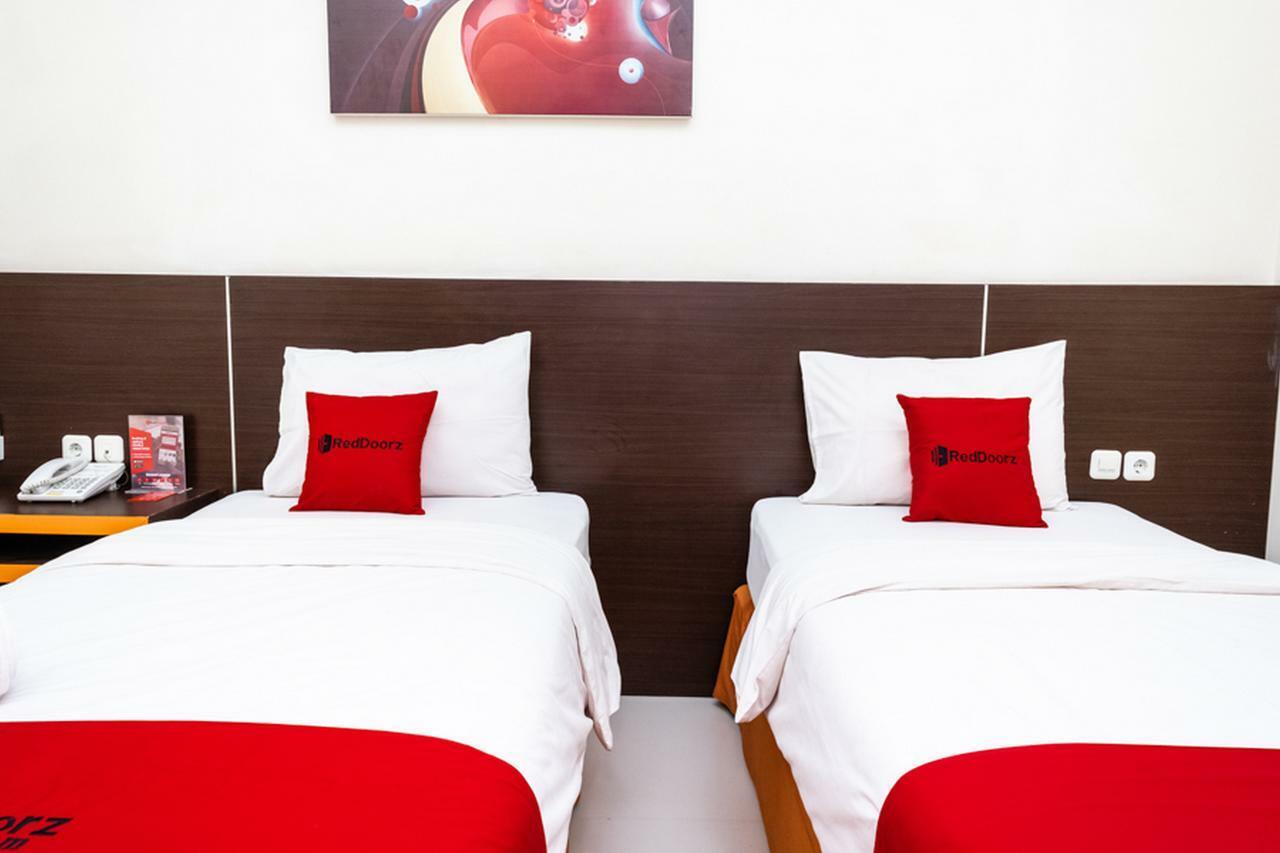 Hotel RedDoorz @ Pelita Raya Rappocini Makasar Zewnętrze zdjęcie