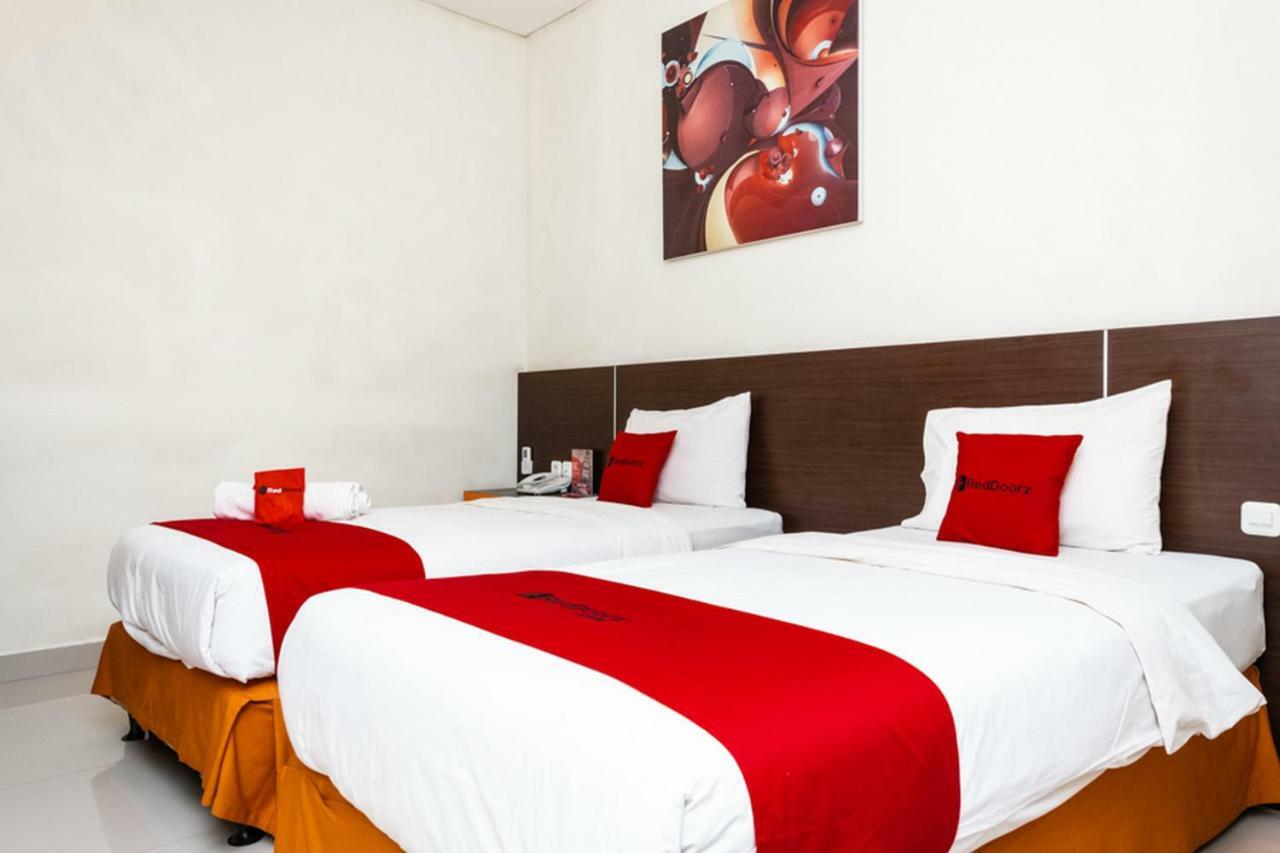 Hotel RedDoorz @ Pelita Raya Rappocini Makasar Zewnętrze zdjęcie