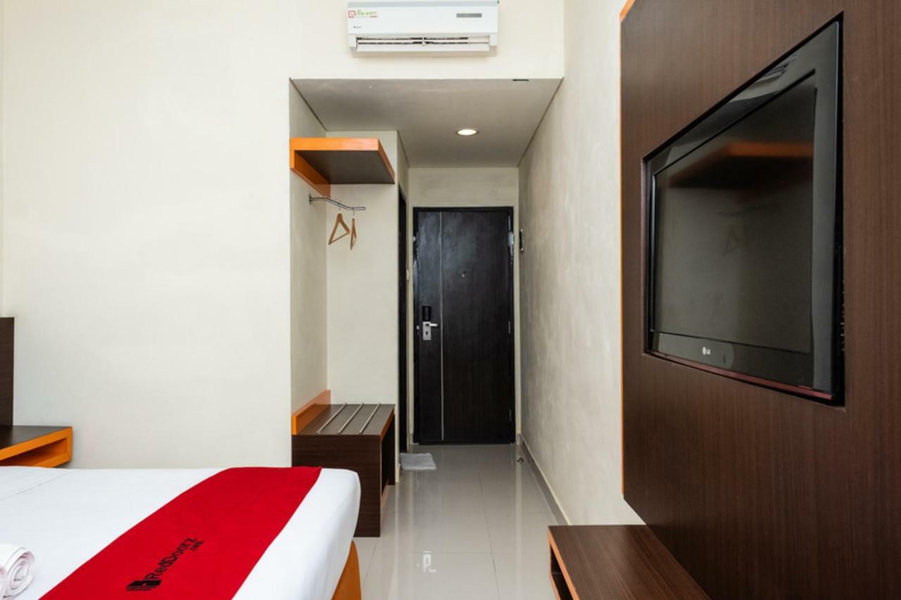 Hotel RedDoorz @ Pelita Raya Rappocini Makasar Zewnętrze zdjęcie